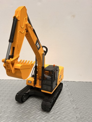 Bruder 02483 cat tracked - 02483,