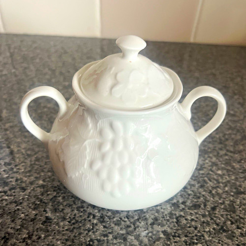 Wedgwood strawberry vine - strawberry,