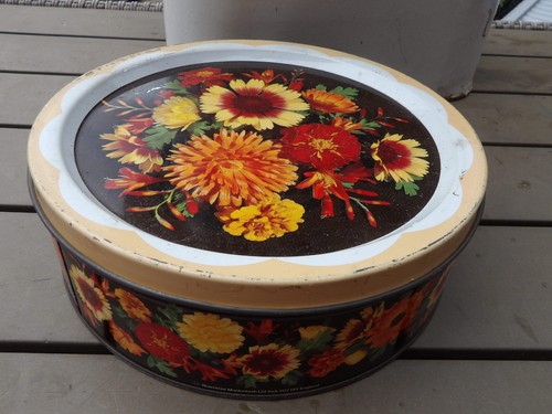 Vintage rowntrees tin autumn - vintage,