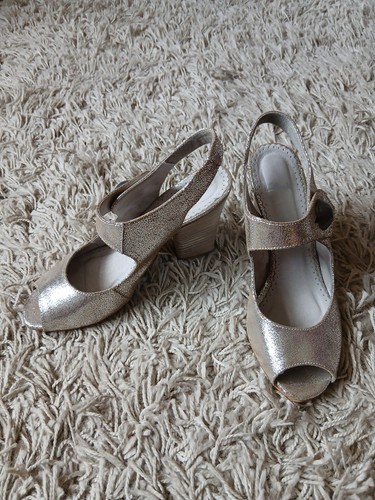 Lovely metallic silver sandals - metallic,
