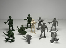 Lot of Vintage Marx Large Plastic Soldiers & Cavalry Figures