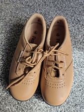 Free Step Beige Lace Up  Shoes 5E Wide Fitting UK Size 4 New Without Box