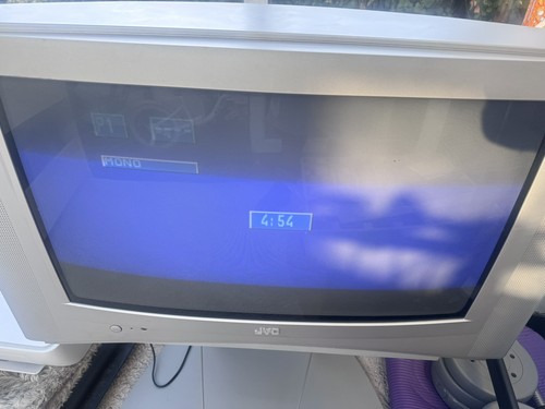 Jvc widescreen crt - 28”,