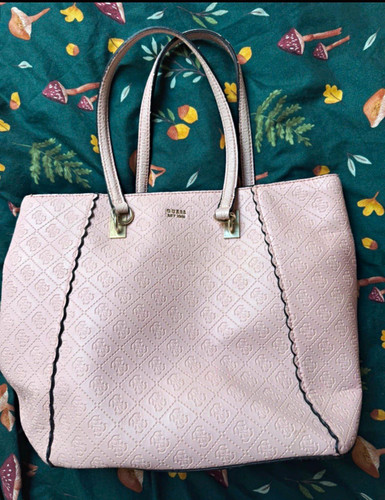 Guess pink logo - guess,