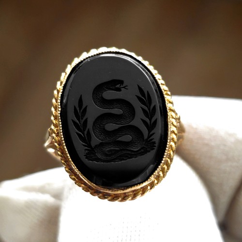 Fine 9ct gold - &, onyx