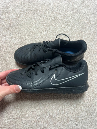 Nike shoes youth size junior - size,