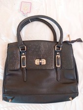 Move & Moda Black Ostrich