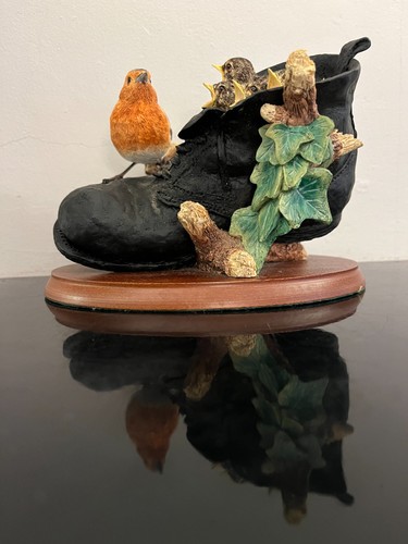Robin with chicks boot - boot,