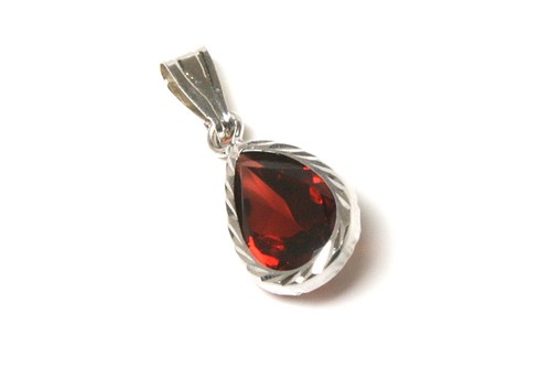 9ct white gold garnet pendant - gold,