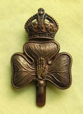 BRASS KC 14th ROYAL IRISH RIFLES CAP BADGE - D42