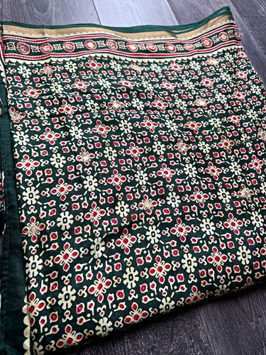Women green printed saree - women’s,