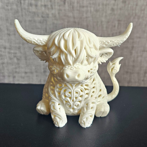 Light highland cow - up, figurine