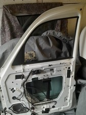 LTI TX4 White offside front