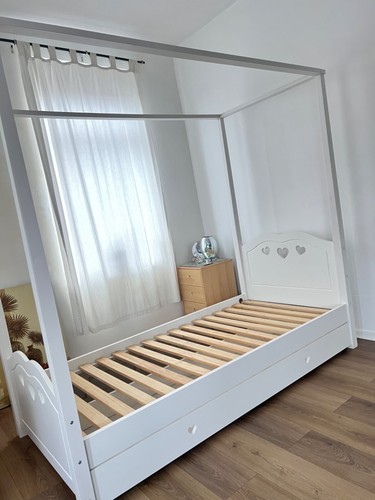Four poster bed single with - poster,