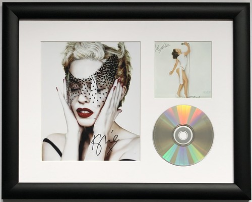 Kylie minogue signed photo - kylie,