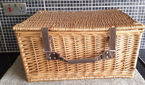 Large vintage wicker picnic - large,