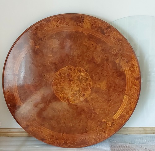 Distinctive swirling grain - swirling,