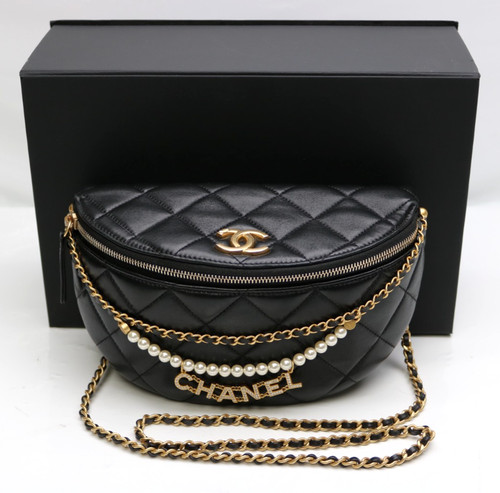 Chanel black quilted lambskin - black,