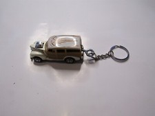 1940'S FORD WOODIE STATION WAGON WHITE W WOODGRAIN DIECAST KEYCHAIN KEYRING