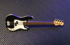 FENDER BASS GUITAR ENAMEL PIN