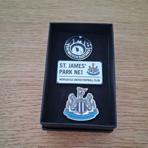 Newcastle united football pin - united,