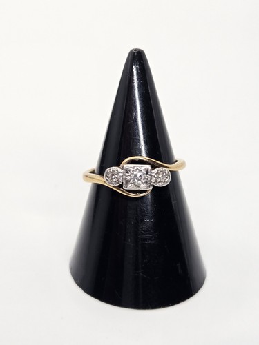 18ct gold plat diamond - 18ct, ring