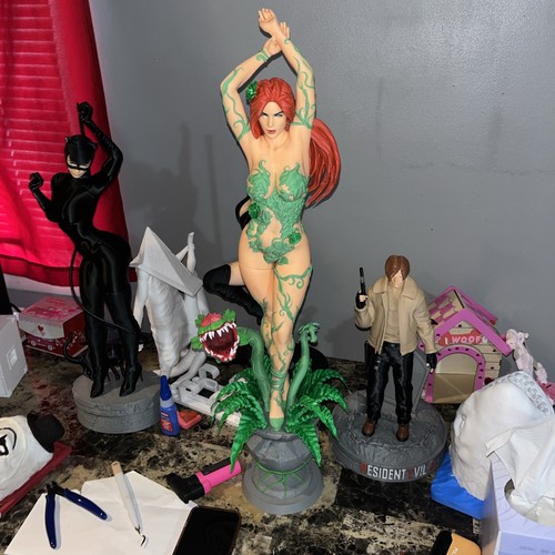 Poison ivy statue - ,