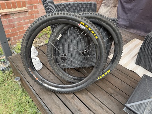 Reynolds black label - label, 27.5”