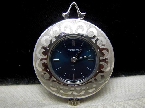256 seiko manual - 70's, winding