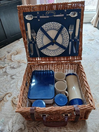 Person wicker picnic hamper - 2,