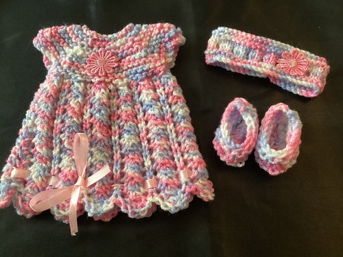 Hand knitted dolls clothes - , to