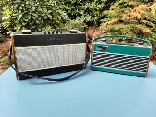 Vintage roberts radios - x,
