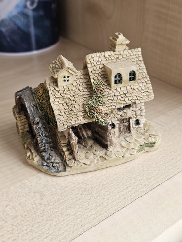 Small cottage ornament good - cottage,