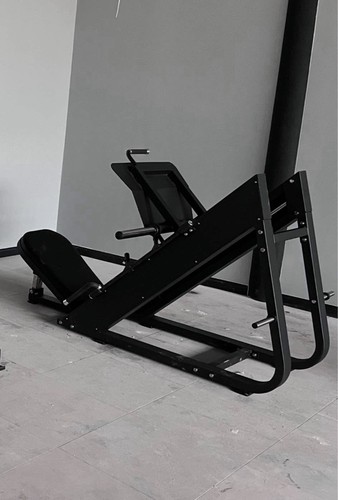 Brand new hack squat machine - new,