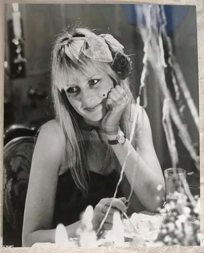 Twiggy 10x8 photo - photo, print