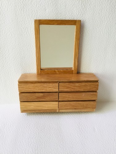 Dolls house scale - dolls,