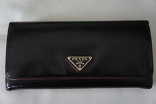 WOMANS LEATHER PRADA SAFFIANO  PURSE + BOX AND CARD