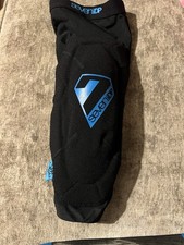 7iDP Sam Hill Knee Pads Size