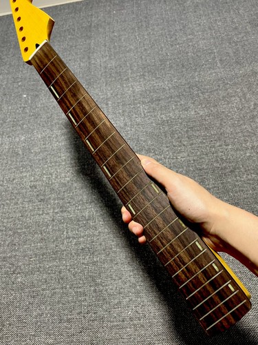 Glow dark fretless - in, guitar