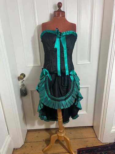 Black and green saloon girl - black,