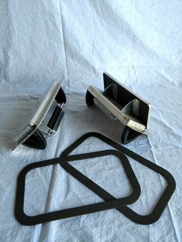 Trailer roof vent pair - roof, 1