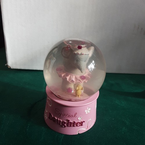 Elliot buttons snowglobe - elliot,