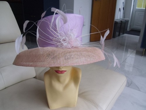 Very pretty ladies accessorize - pretty,