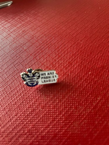 Queens park rangers pin - queens,