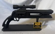 DT-10 Heavy Blaster & Stand