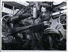 1972 Press Photo Mikolai Karmanicke-shoemaker - cvo03430