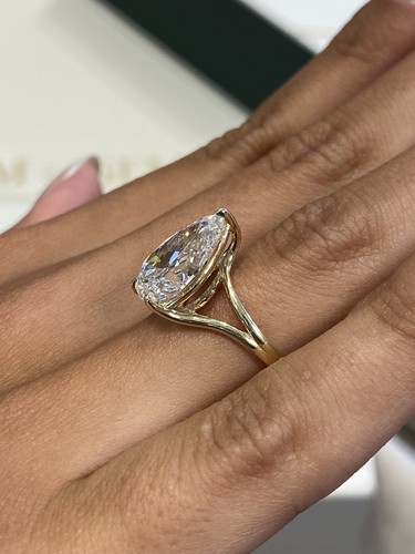 Diamond women ring - e, pear