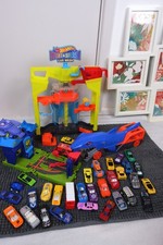 Hot Wheels Stunt Splash Car