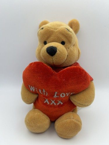 Winnie with love - heart, plush