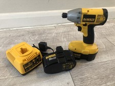 DeWalt DW056N Cordless 18V Impact Driver, 2 X DE9095 Batteries & DE9116 Charger